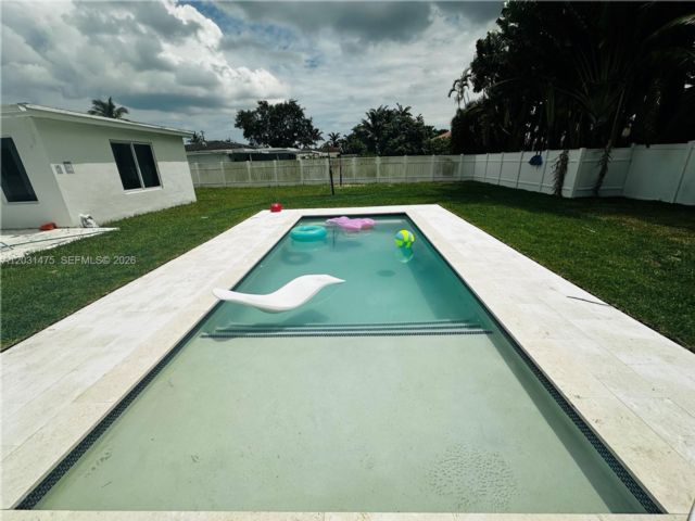  3 BR,  2.00 BTH &nbsp; style home in Aventura