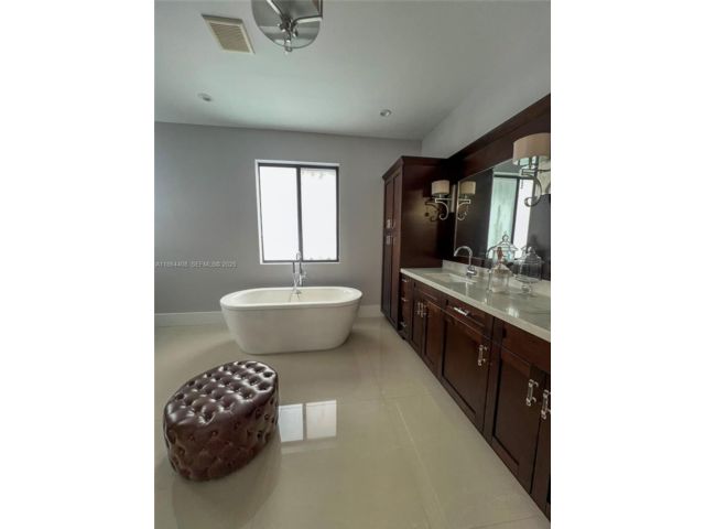 [Miami Real Estate, listing number 3343321]