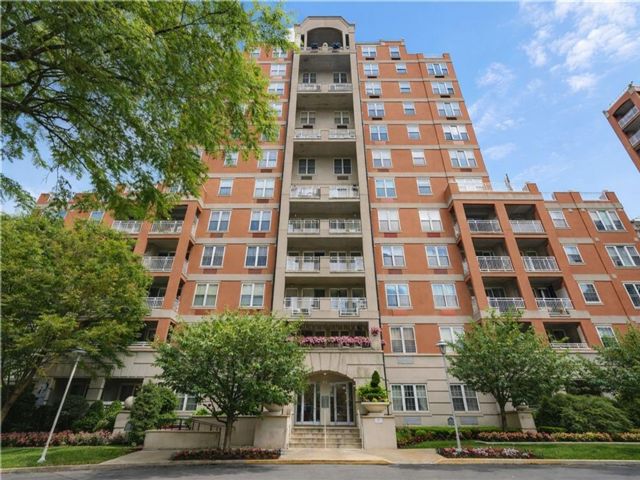  3 BR,  2.00 BTH &nbsp;Condominium style home in Brighton Beach
