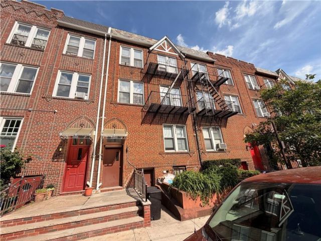Studio,  6.00 BTH &nbsp;Multi-family style home in Bay Ridge