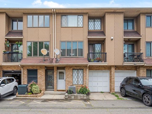  2 BR,  2.00 BTH &nbsp;Single family style home in Eltingville