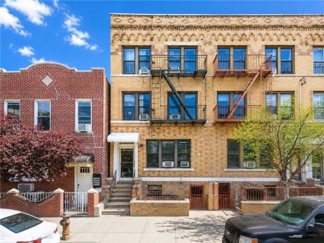 18 BR,  0.00 BTH &nbsp;Multi-family style home in Bensonhurst