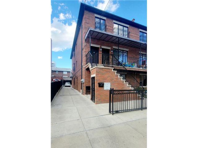 Studio,  0.00 BTH &nbsp;Multi-family style home in Dyker Heights