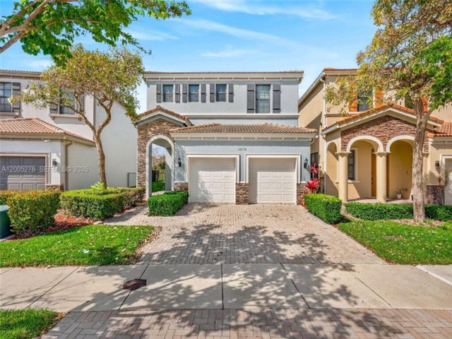 4 BR,  2.50 BTH &nbsp; style home in Miami