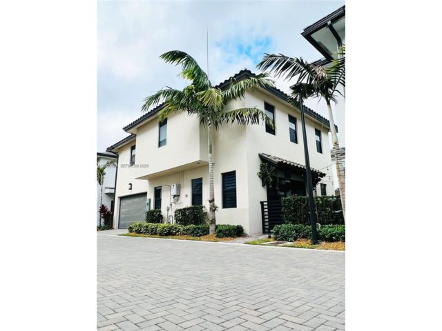  3 BR,  3.50 BTH &nbsp; style home in Medley