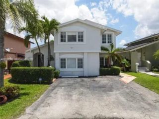  4 BR,  3.50 BTH &nbsp; style home in Miami