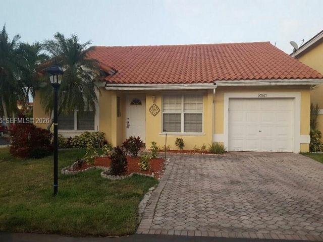  3 BR,  2.00 BTH &nbsp;Traditional style home in Miami