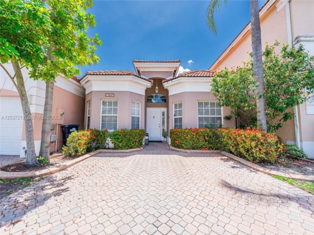  3 BR,  2.00 BTH &nbsp;Townhouse style home in Miami