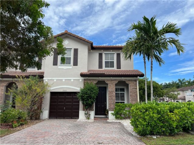  3 BR,  2.50 BTH &nbsp;Townhouse style home in Miami