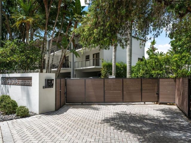  3 BR,  3.50 BTH &nbsp; style home in Coconut Grove