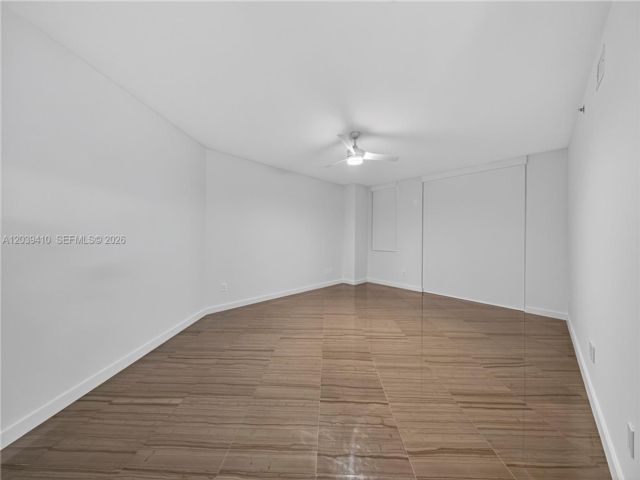 [PHOTO]