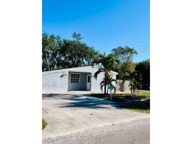  3 BR,  2.00 BTH &nbsp; style home in Hollywood