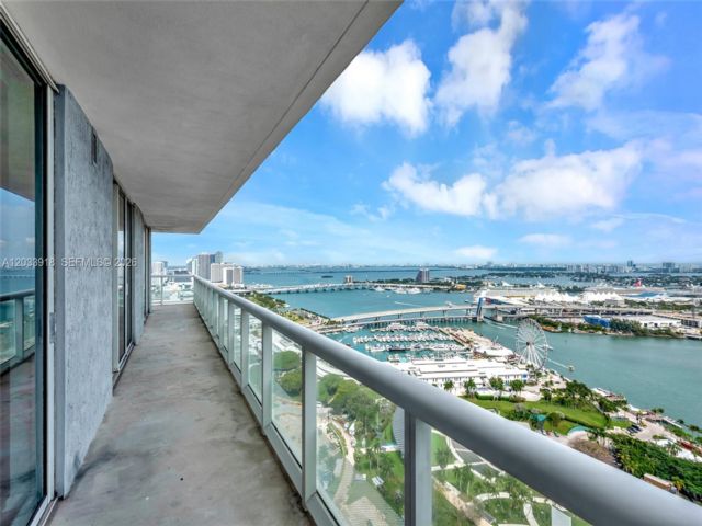 [PHOTO]