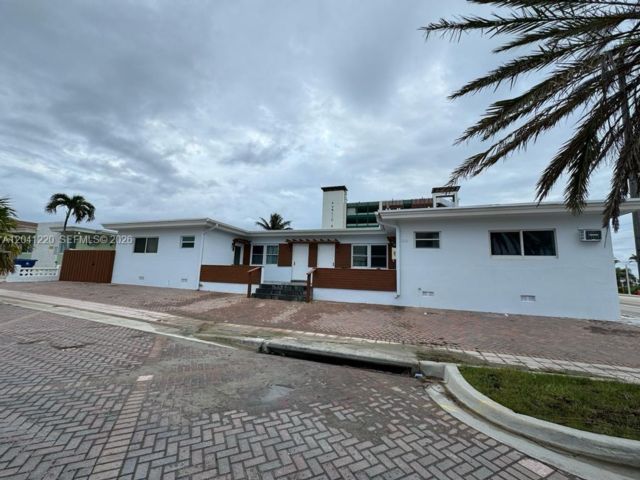  1 BR,  1.00 BTH &nbsp; style home in Hollywood