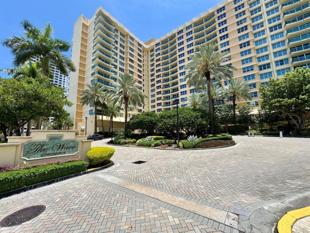  2 BR,  2.00 BTH &nbsp; style home in Hollywood