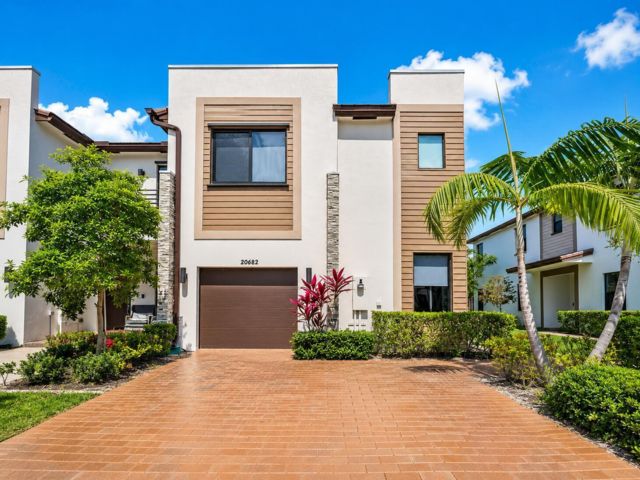  4 BR,  3.50 BTH &nbsp; style home in Miami