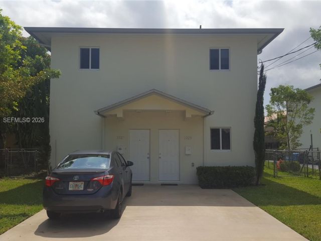 3 BR,  2.00 BTH &nbsp; style home in Miami