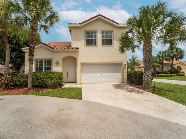 4 BR,  2.50 BTH &nbsp; style home in Wellington