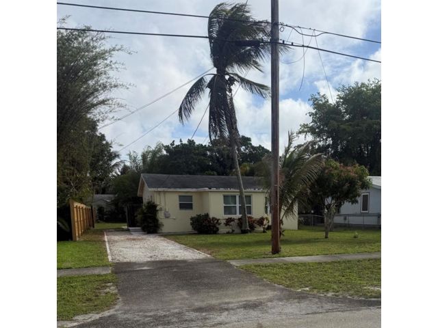  2 BR,  1.00 BTH &nbsp; style home in West Palm Beach