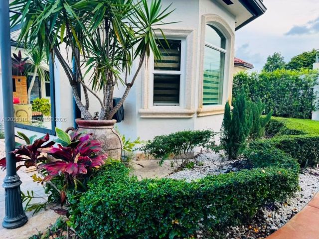  4 BR,  4.00 BTH &nbsp; style home in Miami