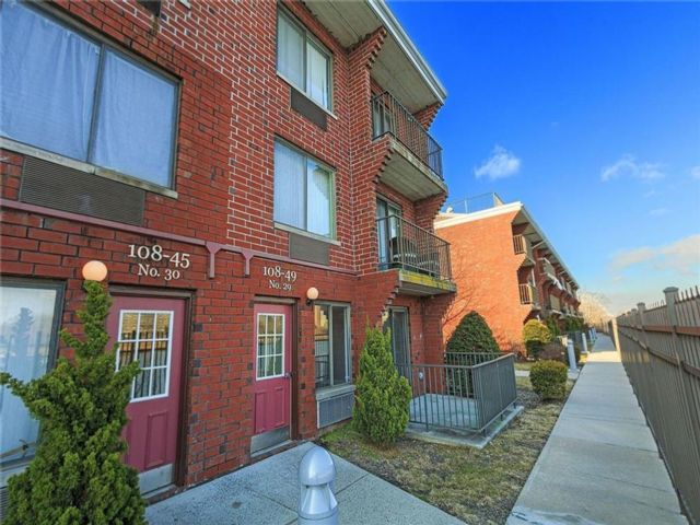  1 BR,  1.00 BTH &nbsp;Condominium style home in Canarsie