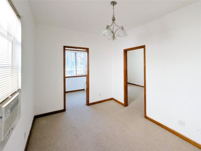  1 BR,  1.00 BTH &nbsp;Multi-family style home in Bath Beach