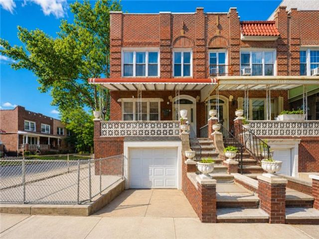  8 BR,  0.00 BTH &nbsp;Multi-family style home in Bensonhurst