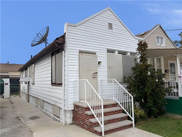  2 BR,  1.00 BTH &nbsp;Single family style home in Brighton Beach
