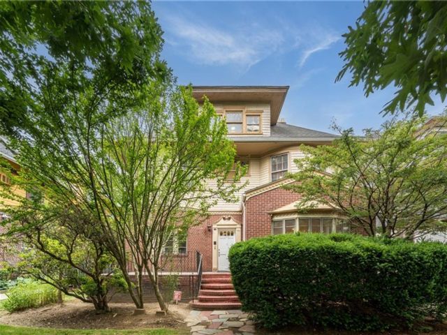  6 BR,  6.00 BTH &nbsp;Single family style home in Ditmas Park