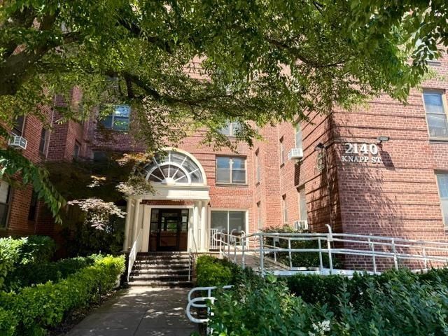  2 BR,  1.00 BTH &nbsp;Co-op style home in Marine Park