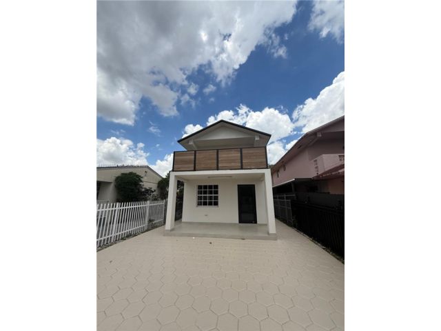  3 BR,  2.50 BTH &nbsp; style home in Miami