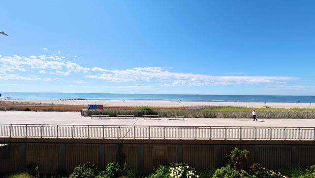  2 BR,  2.00 BTH &nbsp;Co-op style home in Rockaway Park