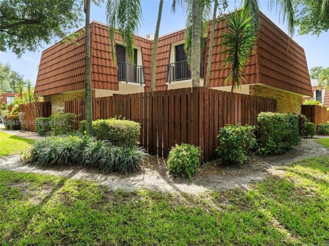  2 BR,  2.50 BTH &nbsp;Townhouse style home in Delray Beach