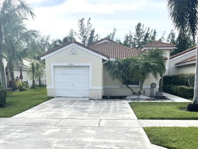  2 BR,  2.00 BTH &nbsp; style home in Lake Worth