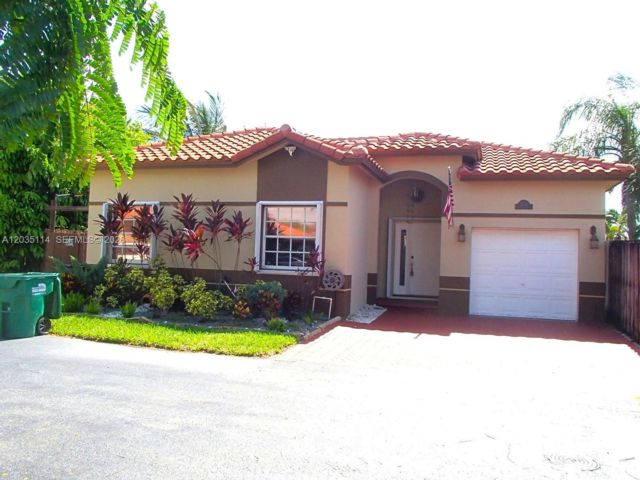  3 BR,  2.00 BTH &nbsp;Other style home in Miami