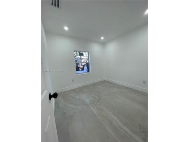 [PHOTO]