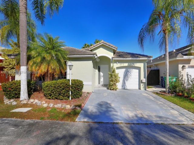  3 BR,  2.00 BTH &nbsp;Traditional style home in Miami