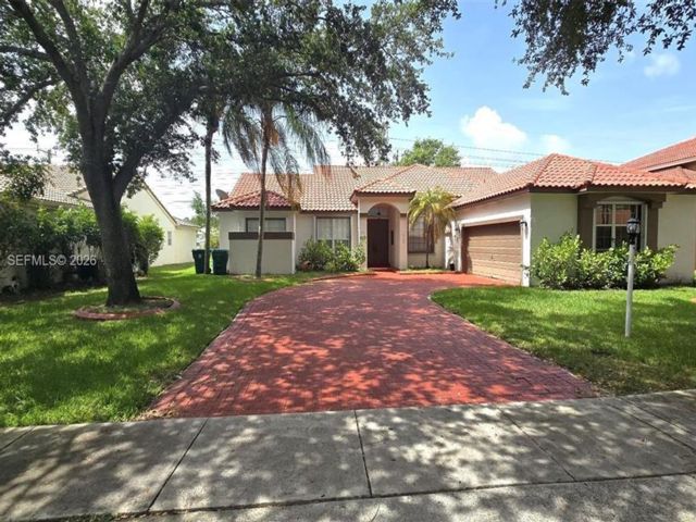  4 BR,  3.00 BTH &nbsp; style home in Cooper City