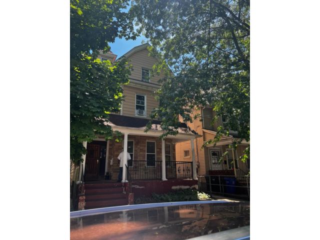  9 BR,  3.00 BTH &nbsp;Victorian style home in Brooklyn