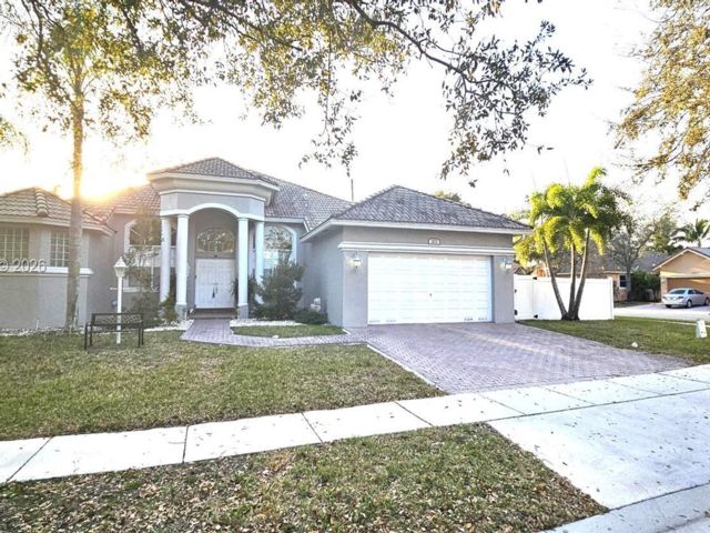  5 BR,  3.00 BTH &nbsp; style home in Pembroke Pines