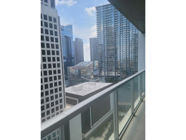 [PHOTO]