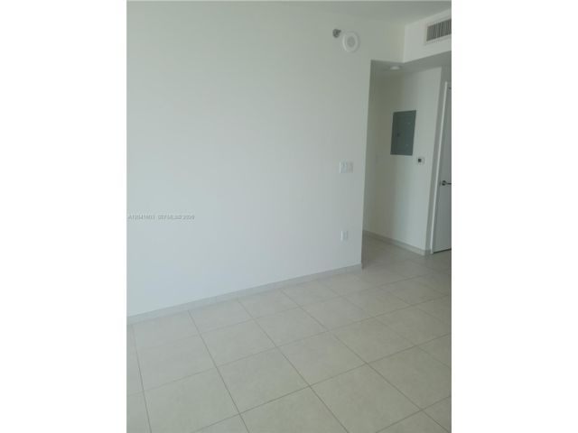 [PHOTO]