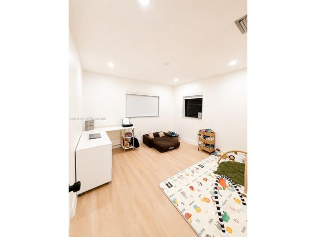 [PHOTO]