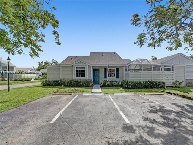  2 BR,  1.00 BTH &nbsp; style home in Miami