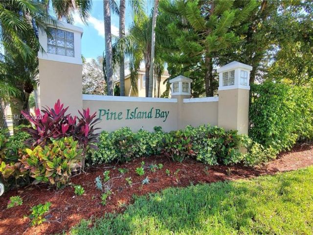  3 BR,  2.50 BTH &nbsp; style home in Davie