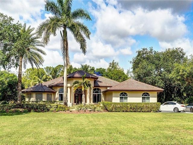  5 BR,  3.00 BTH &nbsp; style home in Parkland