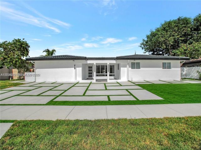  6 BR,  4.50 BTH &nbsp; style home in Miami