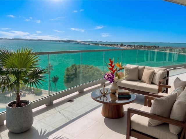  2 BR,  2.00 BTH &nbsp; style home in Miami