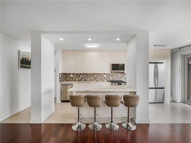  2 BR,  2.00 BTH &nbsp;Co-op style home in Brighton Beach