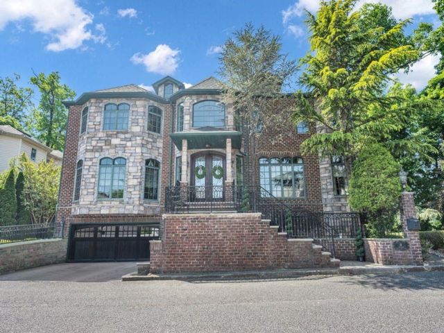  4 BR,  5.00 BTH &nbsp;Single family style home in Princess Bay